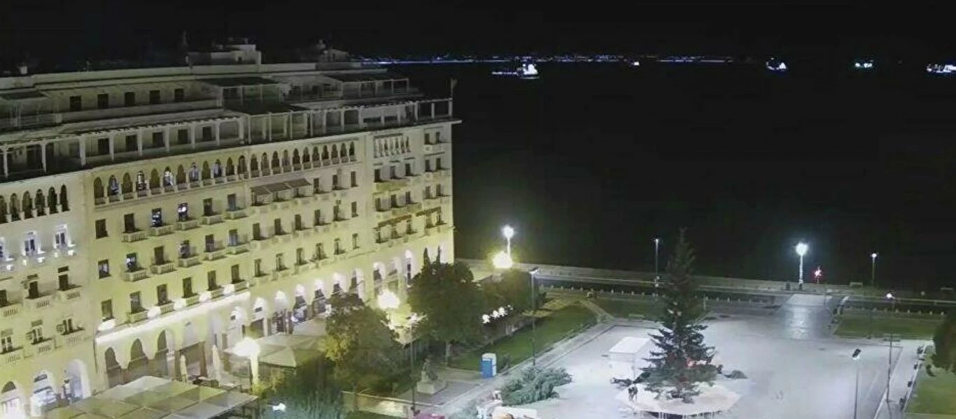 Τα σχόλια των Βρετανών κατά του «αρρωστιάρικου» Χριστουγεννιάτικου δέντρου που τους δώρισε το Όσλο (φωτό)